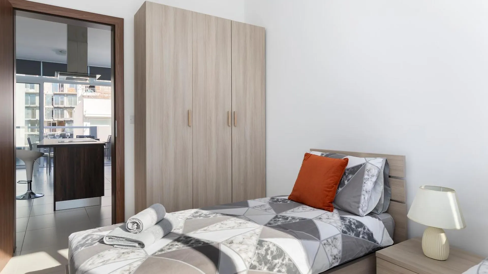 Spacious & Stylish 3Br Penthouse With Large Terrace - Close To Spinola Bay Saint Julian's Malta
