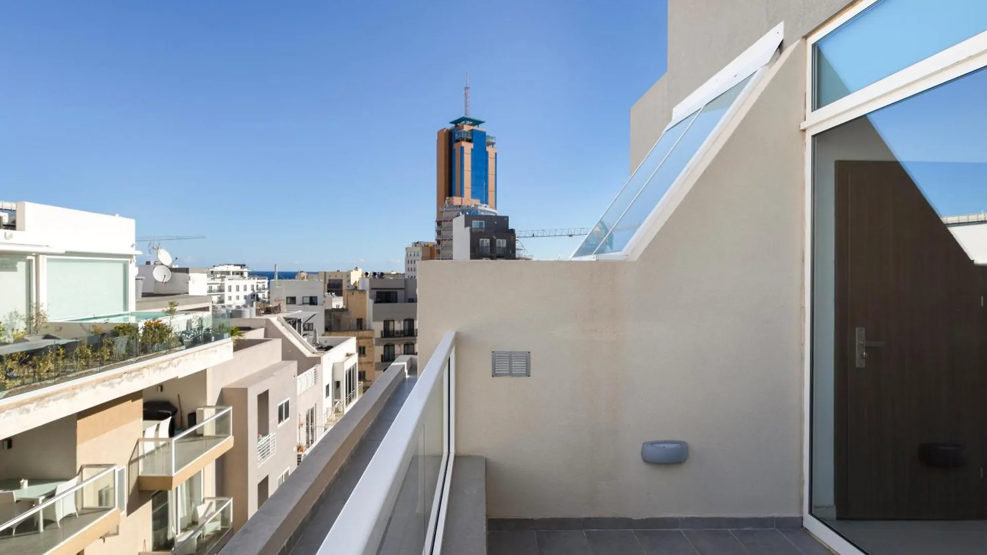 Spacious & Stylish 3Br Penthouse With Large Terrace - Close To Spinola Bay Saint Julian's Apartment