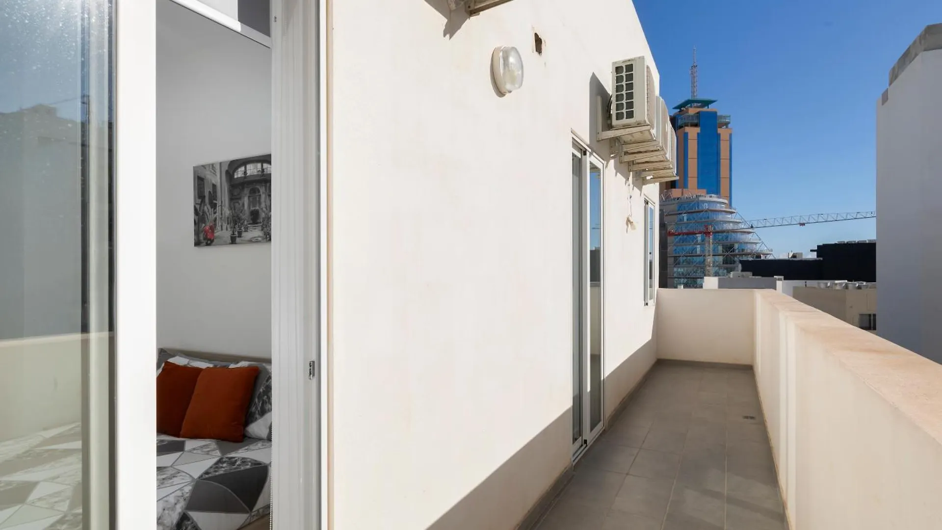 Spacious & Stylish 3Br Penthouse With Large Terrace - Close To Spinola Bay Saint Julian's Apartment