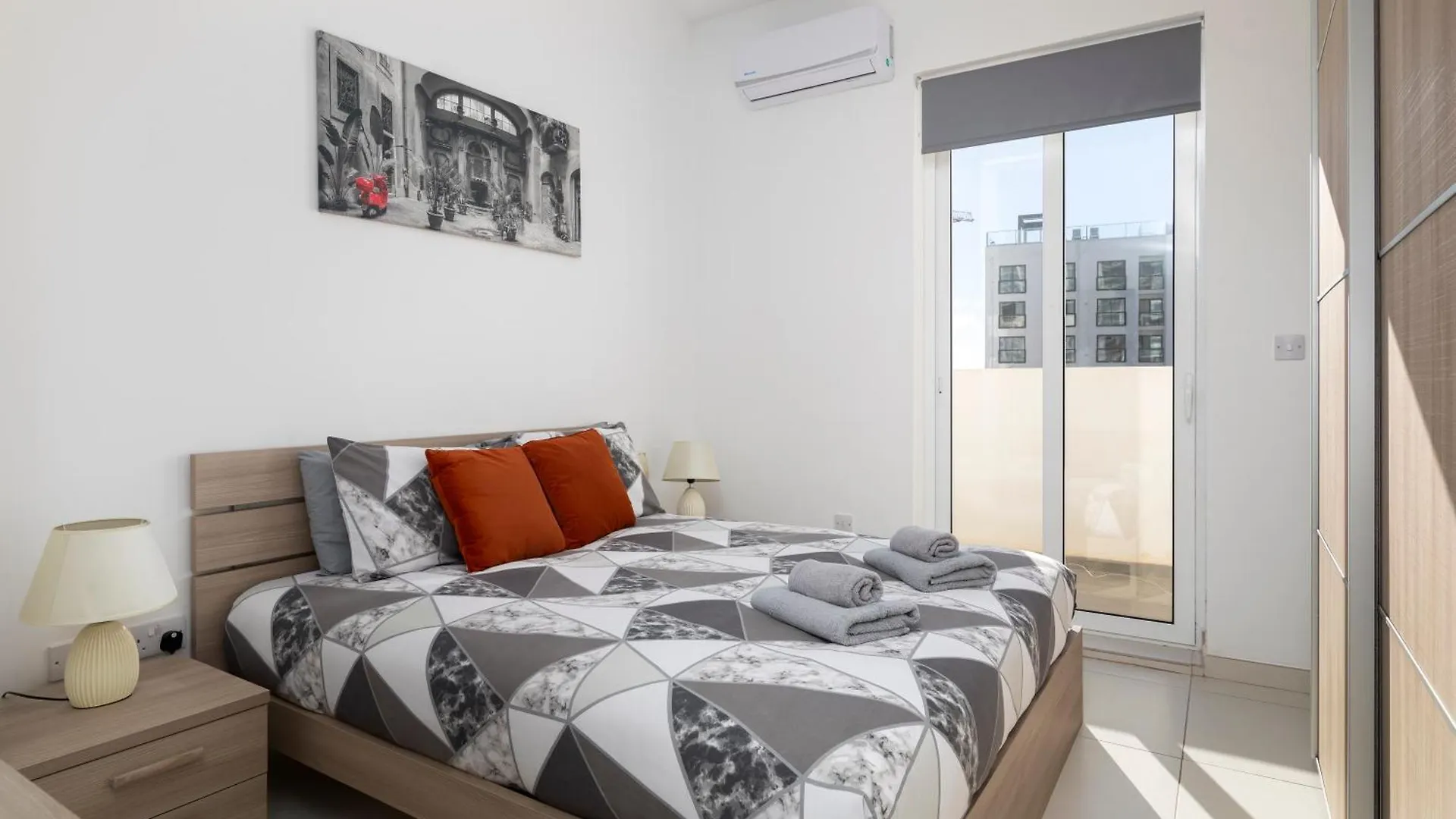 Apartment Spacious & Stylish 3Br Penthouse With Large Terrace - Close To Spinola Bay Saint Julian's